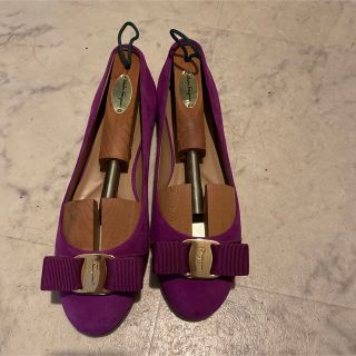 サルヴァトーレフェラガモ(Salvatore Ferragamo)のVARA サルヴァトーレ　フェラガモ　23.5cm(ハイヒール/パンプス)