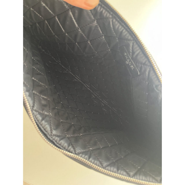 CHANEL - シャネル キャビアスキン レザー クラッチバッグ CHANEL - シャネル キャビアスキン レザー クラッチバッグ