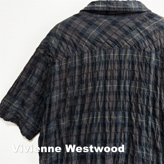 Vivienne Westwood(ヴィヴィアンウエストウッド)の【Vivienne Westwood MAN】ORBロゴ シアサッカー シャツ メンズのトップス(シャツ)の商品写真