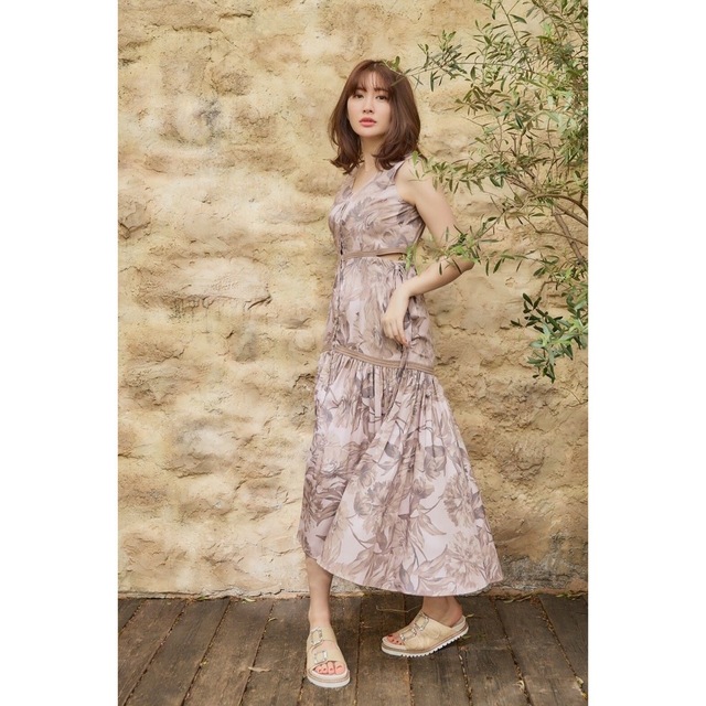 【新品】herlipto Floral Cut-Out Long Dress