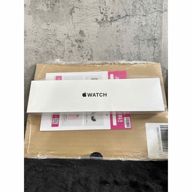 Apple Watch(アップルウォッチ)の【新品未開封】Apple Watch SE 第一世代　純正ベルト付き レディースのファッション小物(腕時計)の商品写真