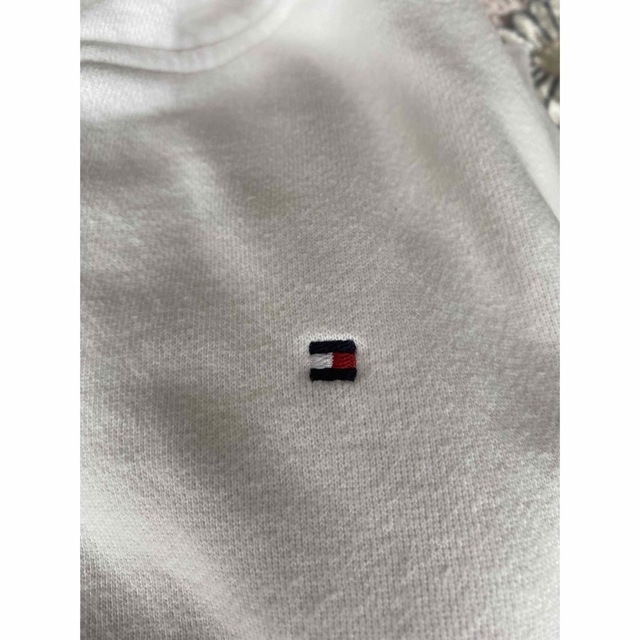 TOMMY HILFIGER(トミーヒルフィガー)のTOMMY HILFIGER パーカー　ホワイト　M レディースのトップス(パーカー)の商品写真