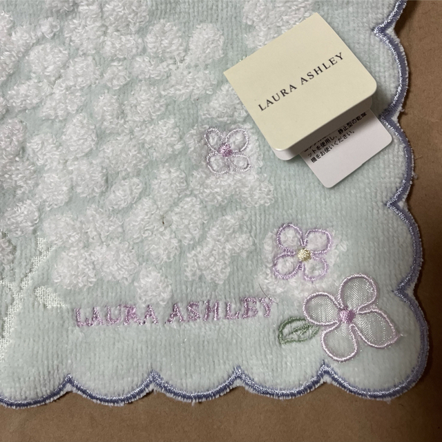 LAURA ASHLEY(ローラアシュレイ)のタオルハンカチ（ローラアシュレイ） レディースのファッション小物(ハンカチ)の商品写真