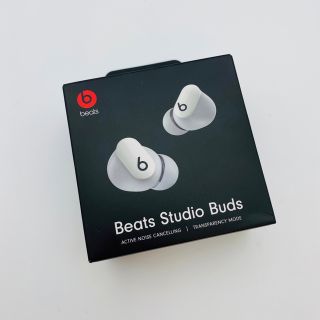 ビーツ(Beats)のBeats Studio Buds ワイヤレスノイズキャンセリングイヤフォン(ヘッドフォン/イヤフォン)