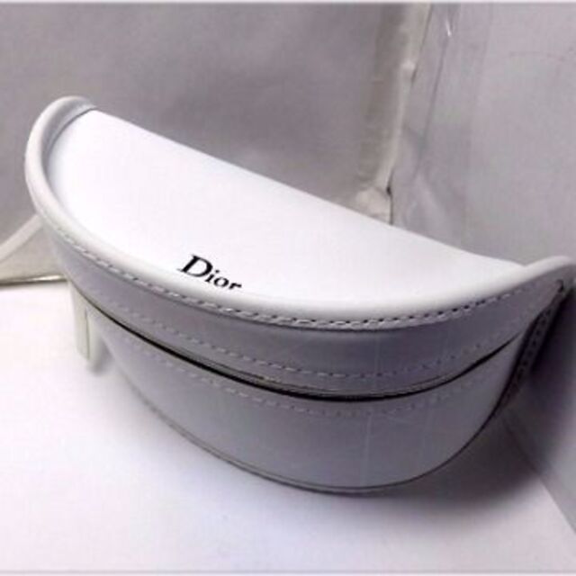 Dior(ディオール)のDior　ディオール　サングラスケース　ホワイト レディースのファッション小物(サングラス/メガネ)の商品写真