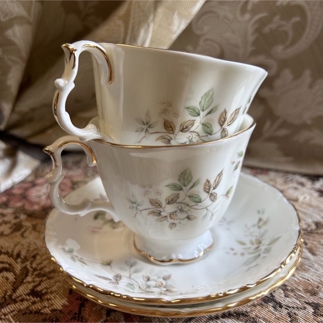 ROYAL ALBERT(ロイヤルアルバート)の新品 英国製 ROYAL ALBERT  HAWORTH カップ＆ソーサー ペア インテリア/住まい/日用品のキッチン/食器(食器)の商品写真