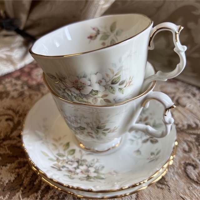 ROYAL ALBERT(ロイヤルアルバート)の新品 英国製 ROYAL ALBERT  HAWORTH カップ＆ソーサー ペア インテリア/住まい/日用品のキッチン/食器(食器)の商品写真