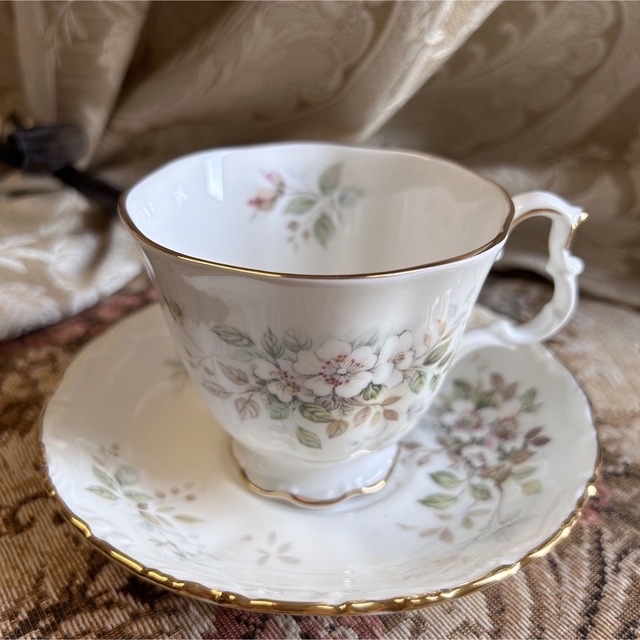 ROYAL ALBERT(ロイヤルアルバート)の新品 英国製 ROYAL ALBERT  HAWORTH カップ＆ソーサー ペア インテリア/住まい/日用品のキッチン/食器(食器)の商品写真