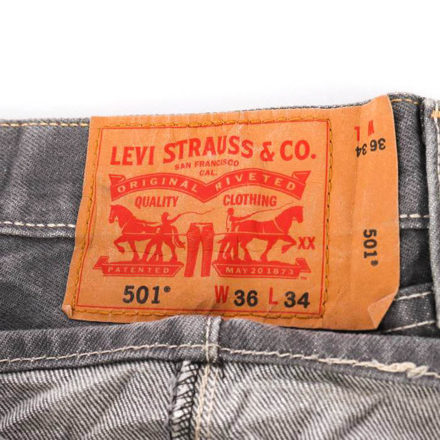 Levi's(リーバイス)のリーバイス デニムパンツ ジーンズ 501 ボタンフライ ストレート 大きいサイズ アメリカ買付品 メンズ W36L34サイズ グレー Levi's メンズのトップス(ジャージ)の商品写真
