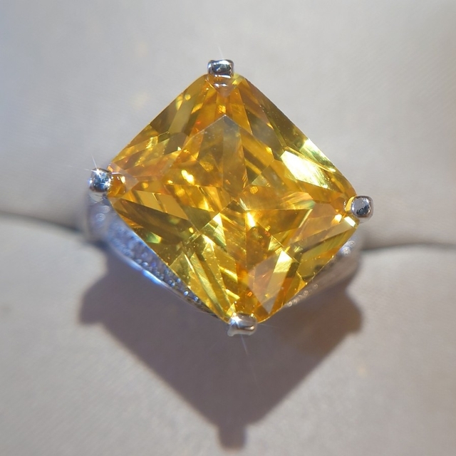1077 高級 sona ダイヤモンド イエローダイヤモンド 長方形 パヴェ レディースのアクセサリー(リング(指輪))の商品写真