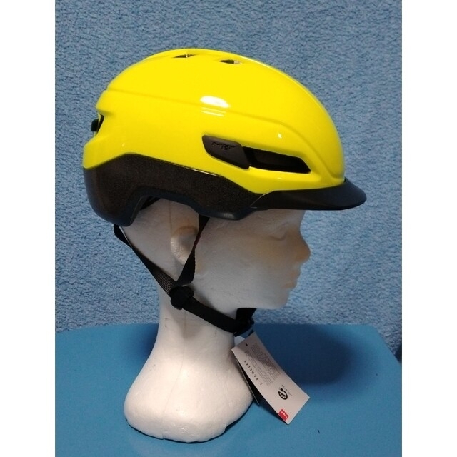 MET(メット)のMETサイクルヘルメット　Mサイズ(56～58cm) 新品タグ付き　箱付き スポーツ/アウトドアの自転車(ウエア)の商品写真