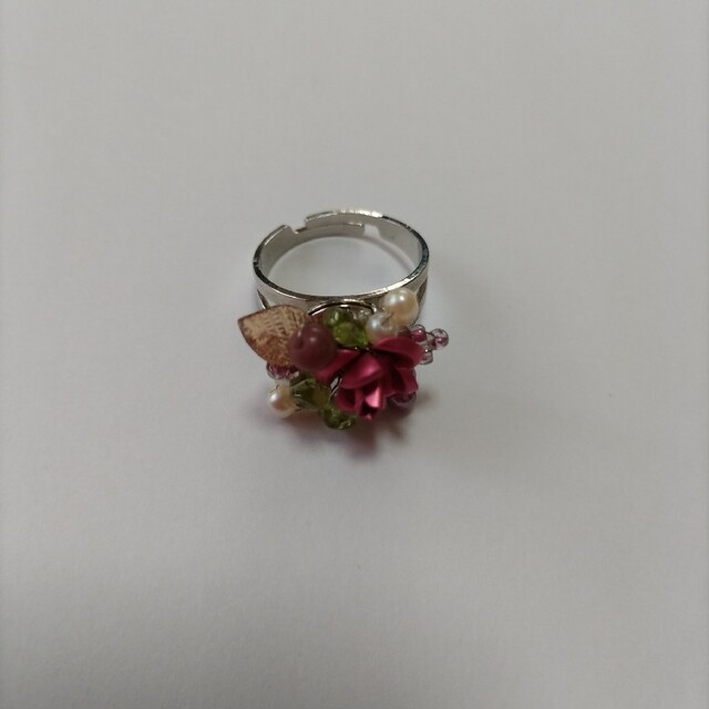 ハンドメイド　ネックレス　       イヤリング ブレスレット　指輪　4セット ハンドメイドのアクセサリー(ネックレス)の商品写真