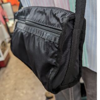 レスポートサック(LeSportsac)のLeSportsacレスポートサック　クロスボディバッグ　ブラック(ショルダーバッグ)