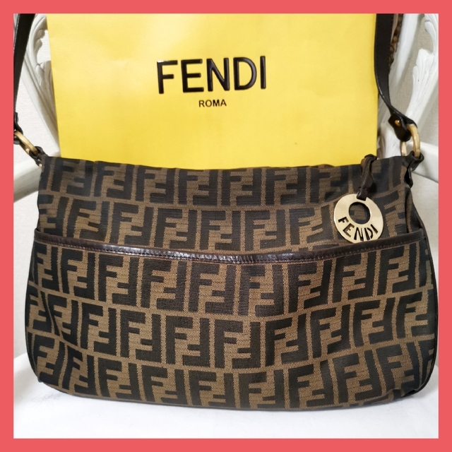 正規品】フェンディFENDI ズッカ柄 斜めがけショルダーバッグ シリアル