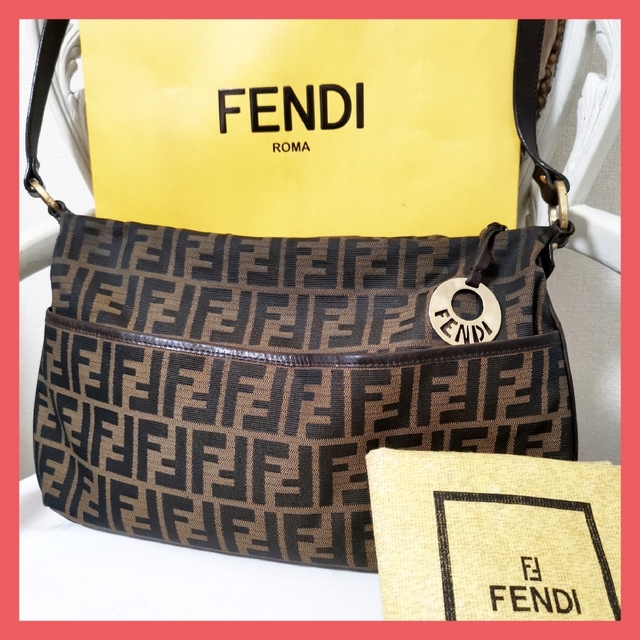 【正規品】フェンディFENDI ズッカ柄 斜めがけショルダーバッグ シリアルありショルダーバッグ