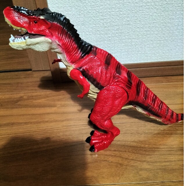 恐竜ティラノサウルス　50センチ　ラジコン エンタメ/ホビーのおもちゃ/ぬいぐるみ(ホビーラジコン)の商品写真