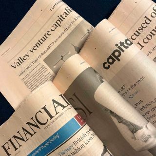 英字新聞FT サーモンピンク色　　　　　　　　18頁(見開き4枚＋半裁1枚)(印刷物)