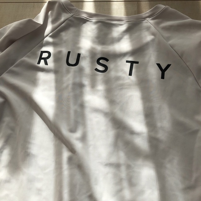 RUSTY(ラスティ)のRUSTY ラッシュガード スポーツ/アウトドアのスポーツ/アウトドア その他(マリン/スイミング)の商品写真