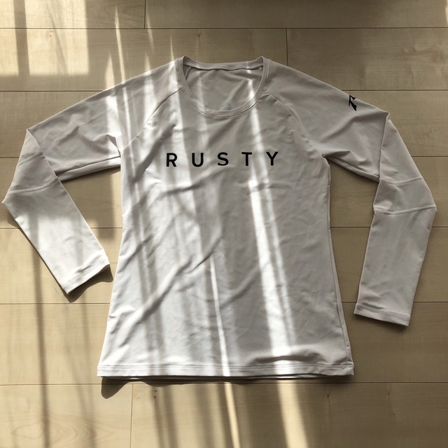 RUSTY(ラスティ)のRUSTY ラッシュガード スポーツ/アウトドアのスポーツ/アウトドア その他(マリン/スイミング)の商品写真