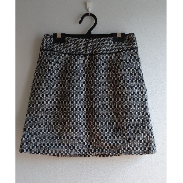 日本製 台形スカート ミニスカート 厚め 生地 チャックつき マウジー ZARA レディースのスカート(ミニスカート)の商品写真