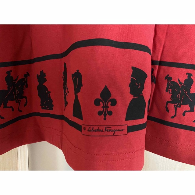 Salvatore Ferragamo(サルヴァトーレフェラガモ)のフェラガモ　Tシャツ レディースのトップス(Tシャツ(半袖/袖なし))の商品写真