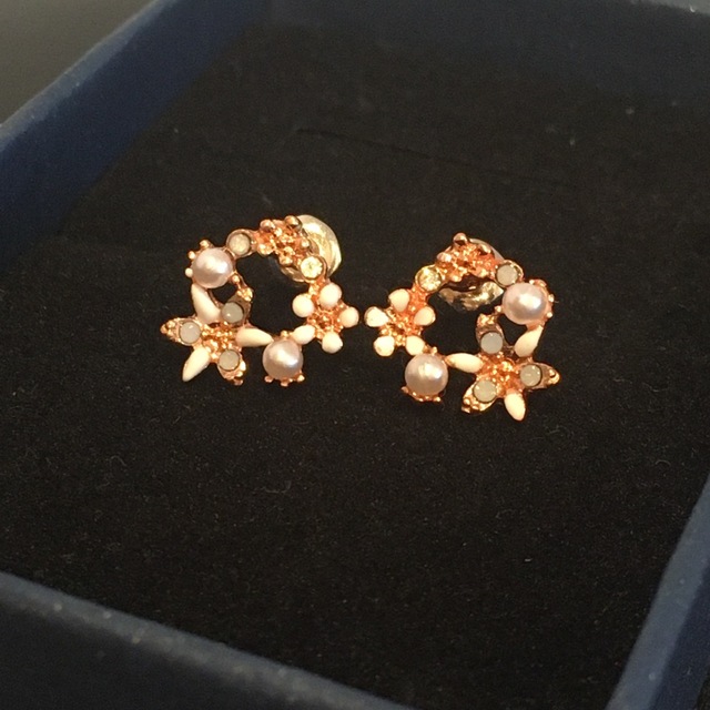 S925】花輪 ピアス オパール リング状 シルバー925 ゴールドの通販 by 【週末セール中】セット割あります|ラクマ 花輪 ピアス オパール リング状 シルバー925 ゴールド