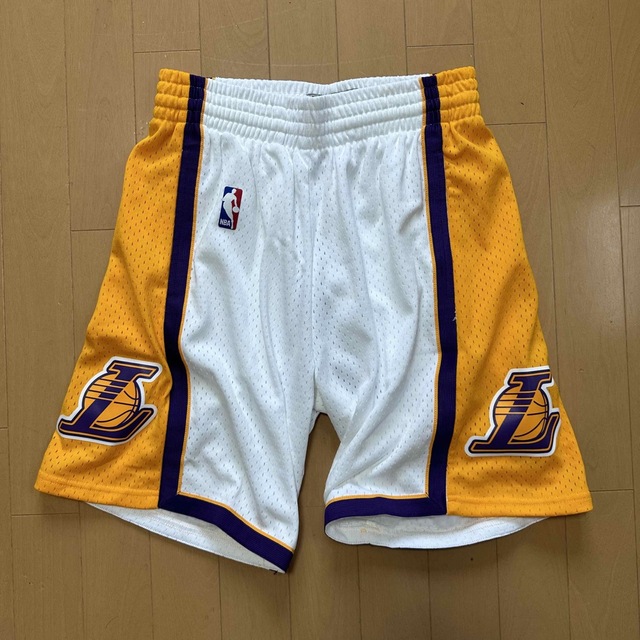 【NBA】ロサンゼルスレイカーズ　ハーフパンツ ミッチェル＆ネス メンズのパンツ(ショートパンツ)の商品写真