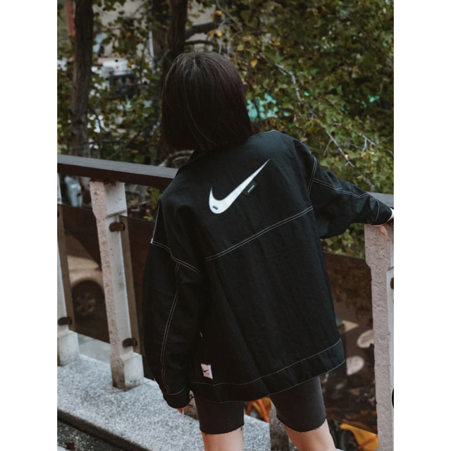 NIKE(ナイキ)のナイキ　NSW スウッシュ ウーブン ジャケット パンツ セットアップ　S レディースのジャケット/アウター(ナイロンジャケット)の商品写真