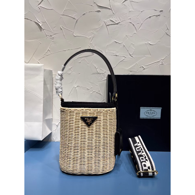 極美品 PRADA 1BE062 キャンバス&かごバッグ ロゴストラップ付き 大人