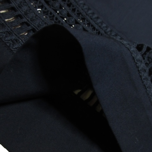 NATURAL BEAUTY BASIC(ナチュラルビューティーベーシック)のナチュラルビューティーベーシック ブラウス ノースリーブ 裾レース S 紺 レディースのトップス(シャツ/ブラウス(半袖/袖なし))の商品写真