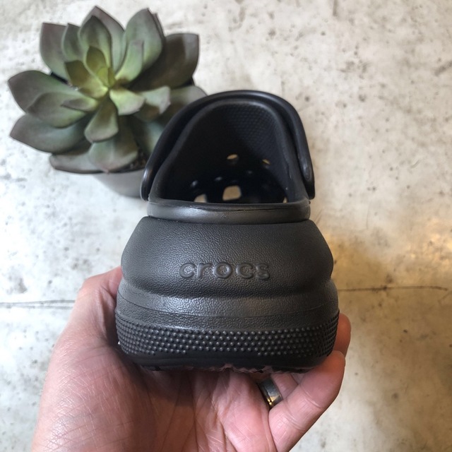 crocs(クロックス)のクロックス　クラシック　クラッシュ　厚底　黒　m8w10 26 大き目 メンズの靴/シューズ(サンダル)の商品写真