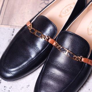 極美品】TOD´S トッズ 23 ロゴ Tチェーン レザー ローファー 黒-