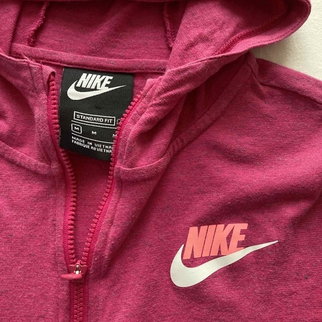 NIKE(ナイキ)のNIKEジュニアパーカーM 最終お値下げ❗️ キッズ/ベビー/マタニティのキッズ服男の子用(90cm~)(ジャケット/上着)の商品写真