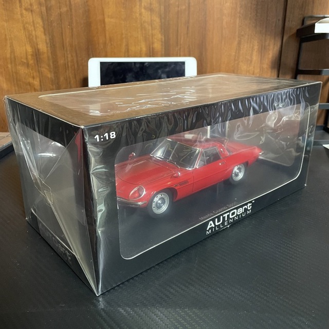 新品絶版未展示品 オートアート 1/18 マツダ コスモスポーツ レッド