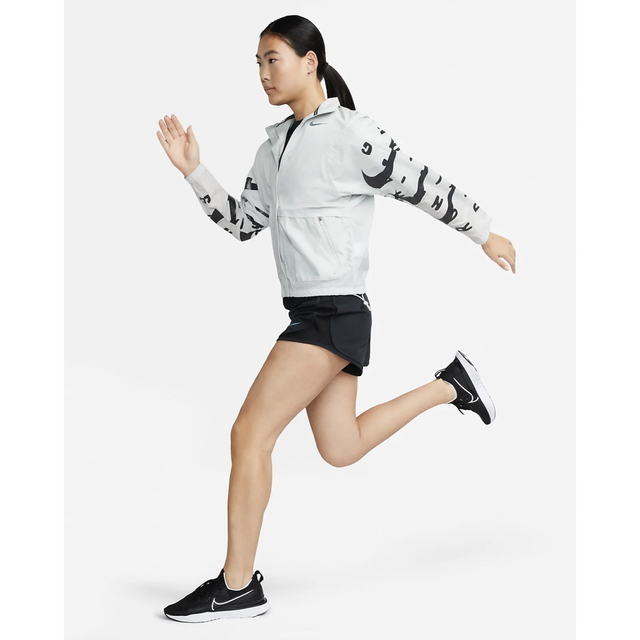 NIKE(ナイキ)のナイキ ジャケット NIKE ラン ディビジョン スポーツ/アウトドアのランニング(ウェア)の商品写真