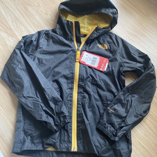 THE NORTH FACE(ザノースフェイス)のThe north face  キッズ　ウインドブレーカー　新品 キッズ/ベビー/マタニティのキッズ服男の子用(90cm~)(ジャケット/上着)の商品写真