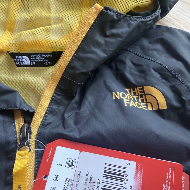 THE NORTH FACE(ザノースフェイス)のThe north face  キッズ　ウインドブレーカー　新品 キッズ/ベビー/マタニティのキッズ服男の子用(90cm~)(ジャケット/上着)の商品写真