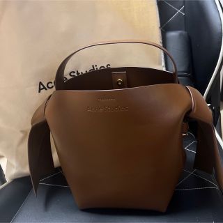 アクネストゥディオズ(Acne Studios)の新品未使用【Acne Studios】MUSUBIミニショルダーバッグ ブラウン(ショルダーバッグ)