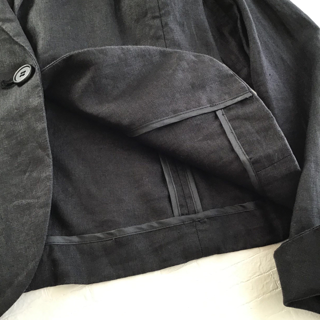 COMME CA ISM(コムサイズム)の@【M】コムサイズム 麻 テーラードジャケット 黒 レディースのジャケット/アウター(テーラードジャケット)の商品写真