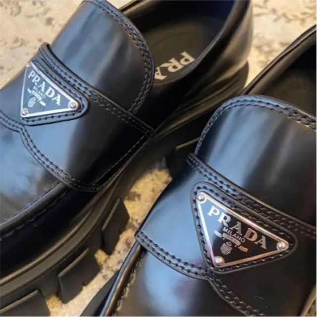 PRADA モノリスブラッシュドレザーローファー23cm | www.jarussi.com.br