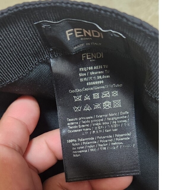 【送料無料】FENDI　ロゴデザインベースボールキャップ 1