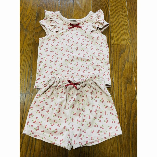 しまむら(シマムラ)の専用☆さくらんぼ　セットアップ　90cm キッズ/ベビー/マタニティのキッズ服女の子用(90cm~)(Tシャツ/カットソー)の商品写真