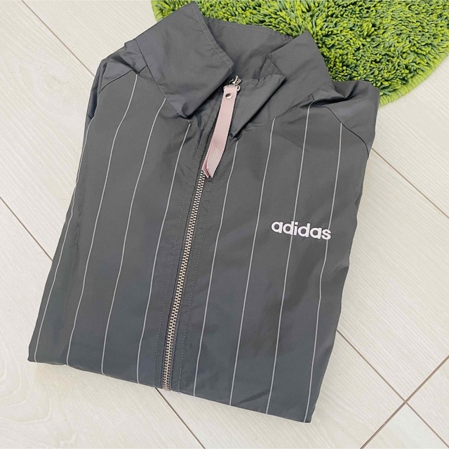 adidas(アディダス)のadidas アディダス L ナイロン ジャケット ジャージ グレー ストライプ レディースのジャケット/アウター(ナイロンジャケット)の商品写真