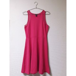 エイチアンドエム(H&M)のH&M♡レディースワンピース👗1回着用　チェリーピンク🍒　Mサイズ　美品(ひざ丈ワンピース)