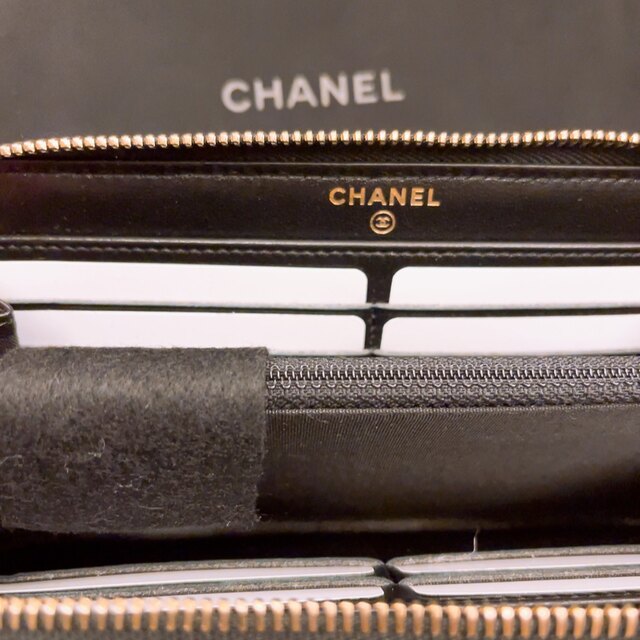 CHANEL(シャネル)の新品未使用　箱入☆CHANEL カメリア　長財布  ブラック 黒　クルーズ レディースのファッション小物(財布)の商品写真