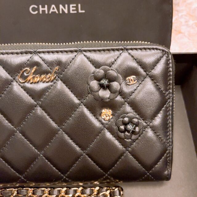 CHANEL(シャネル)の新品未使用　箱入☆CHANEL カメリア　長財布  ブラック 黒　クルーズ レディースのファッション小物(財布)の商品写真