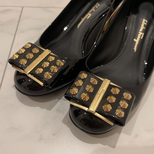 新品 Salvatore Ferragamo フェラガモ フラワー サンダル