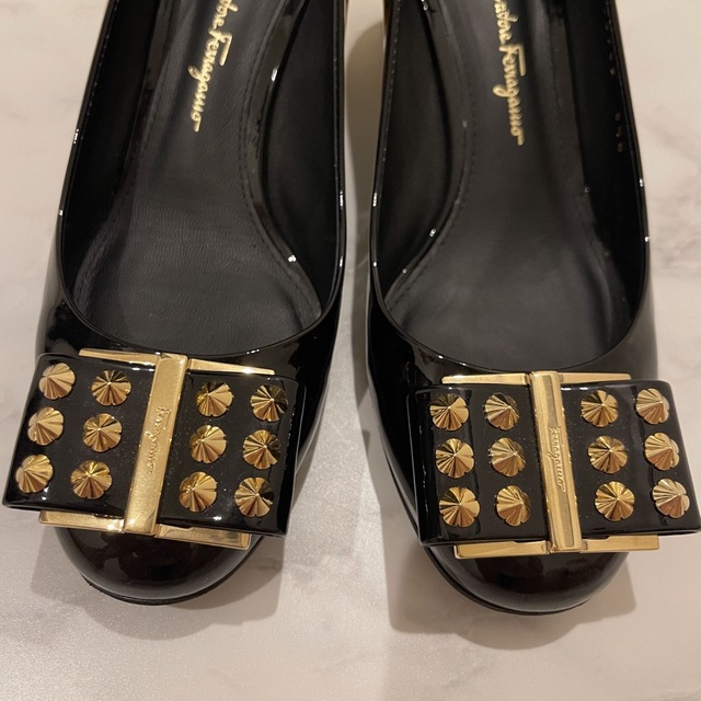 Salvatore Ferragamo - フェラガモ フラワーヒール スタッズの通販 by