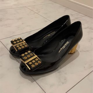 Salvatore Ferragamo - フェラガモ フラワーヒール スタッズの通販 by