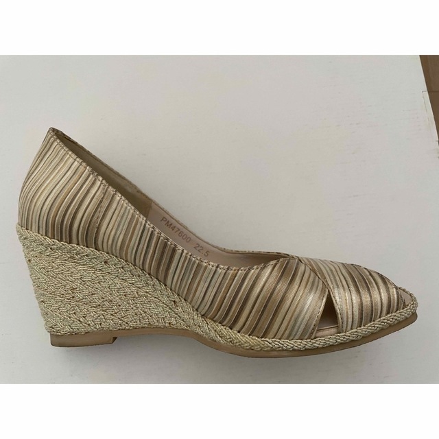 DIANA(ダイアナ)のDIANA ダイアナ パンプス　ウェルフィット　22.5cm レディースの靴/シューズ(ハイヒール/パンプス)の商品写真